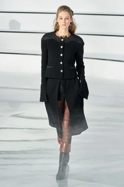 Look 49